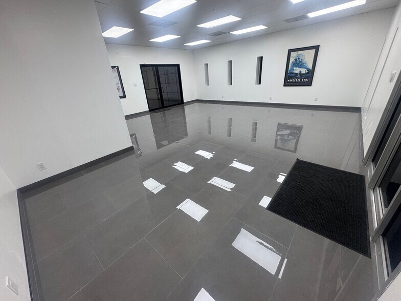 More Photos Of 5807 Star Ln, Houston Service For Lease