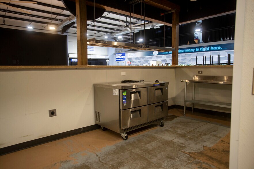 More Photos Of 25000 US 59 Rd, El Campo Flex For Sale