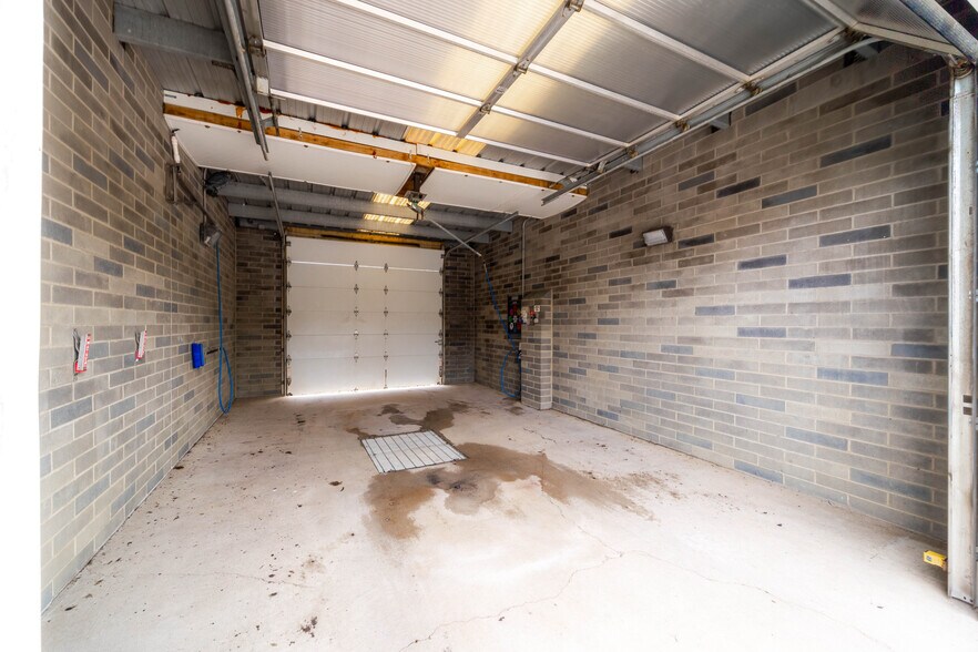More Photos Of 875 Sherrylynn Blvd, Pleasant Hill Carwash For Sale