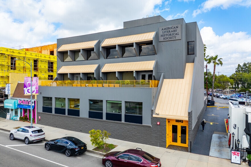 More Photos Of 10045 Riverside Dr, Toluca Lake Loft Creative Space For Lease