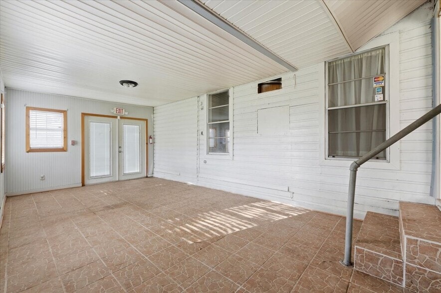 More Photos Of 506 Commonwealth Ave SW, Polk City Office Residential For Sale