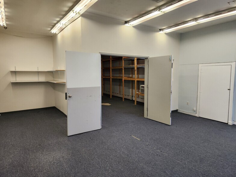 More Photos Of 2828 10th St NE, Washington Warehouse For Lease