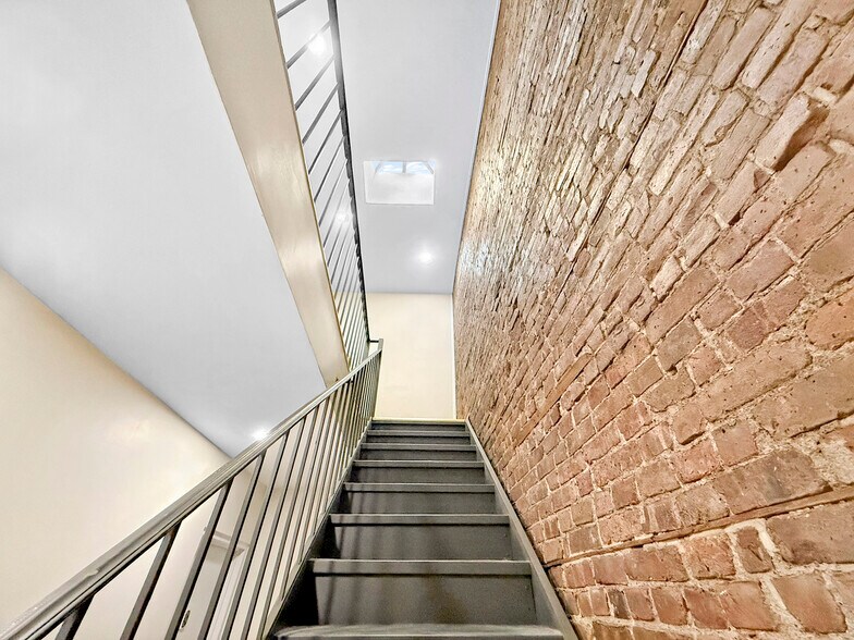 More Photos Of , Brooklyn General Retail For Sale