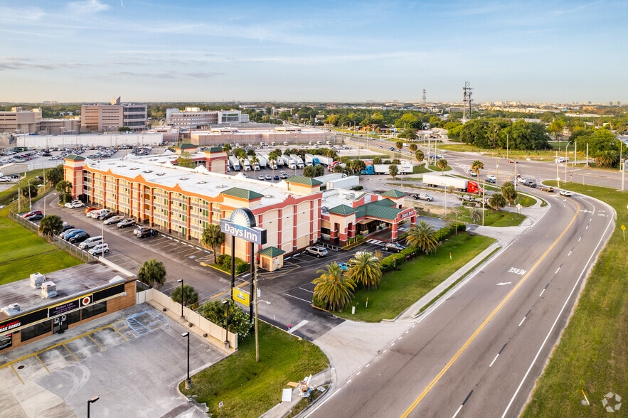 More Photos Of 2500 33rd St, Orlando Hotel For Sale