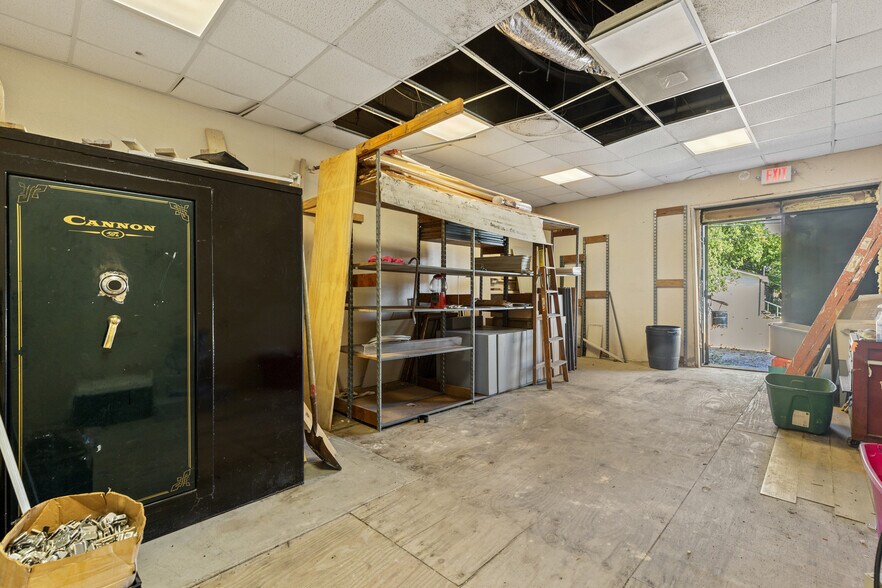 More Photos Of 116 S Second St, Venus Storefront Retail Office For Sale