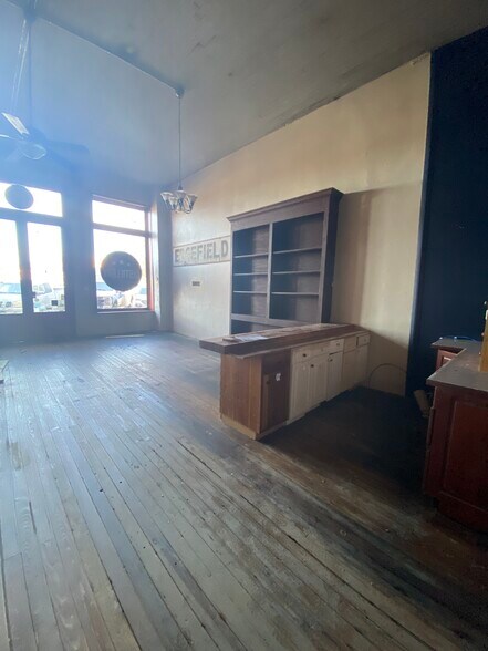 More Photos Of 116 Courthouse Sq, Edgefield Storefront For Lease