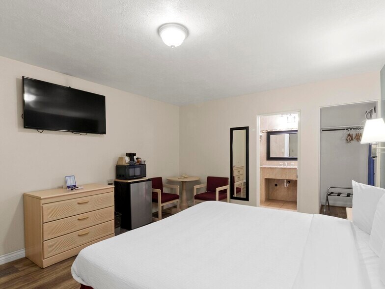 More Photos Of 1349 Idaho St, Elko Hotel For Sale