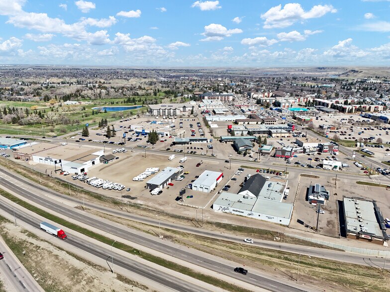 More Photos Of 1276 Trans Canada Way SE, Medicine Hat Showroom For Sale
