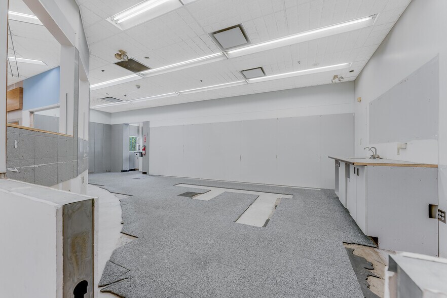 More Photos Of 19254 Seneca Trl, Marlinton Drugstore For Sale