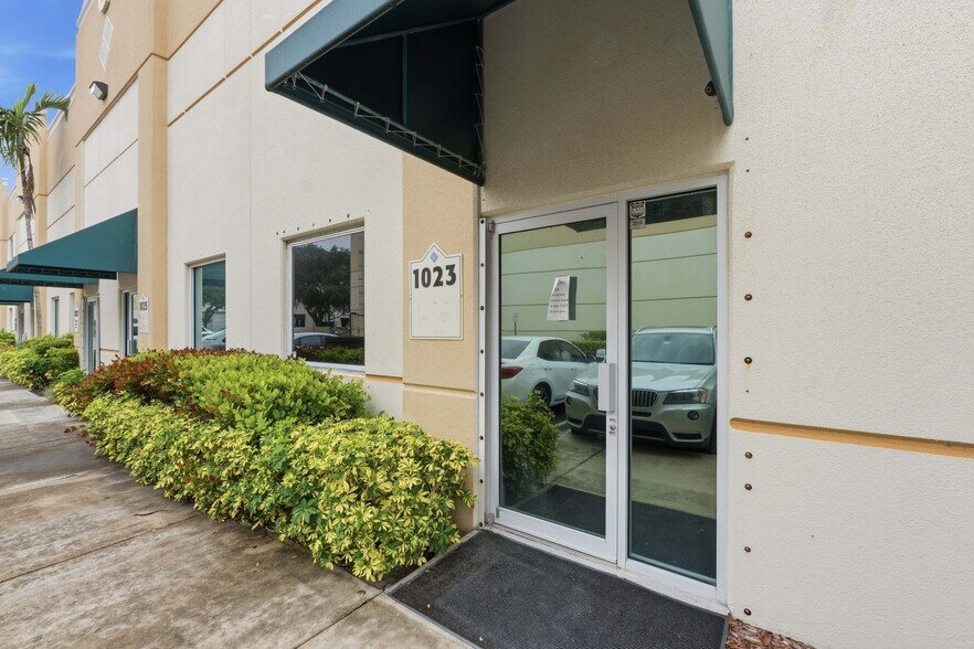 More Photos Of 1039-1039 NW 31st Ave, Pompano Beach Manufacturing For Lease