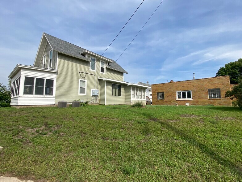 More Photos Of 1004 15th Ave SE, Rochester Flex For Sale