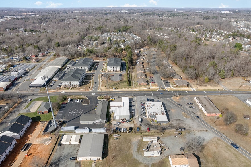 More Photos Of 1041 N Main St, Mooresville Auto Repair For Sale