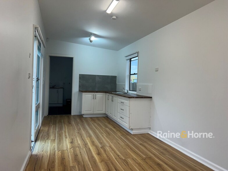 More Photos Of 5 Alfred St, Umina Beach Office For Lease