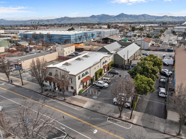 Primary Photo Of 829 San Benito St, Hollister Office For Sale
