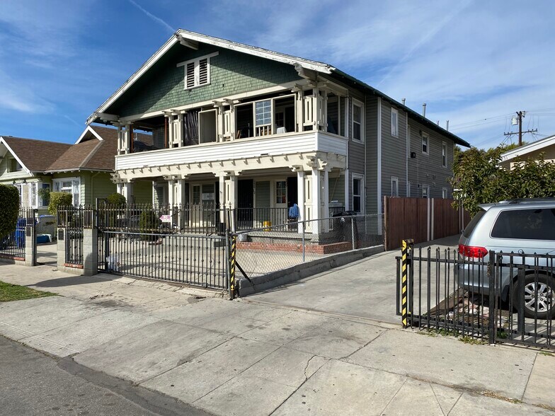 More Photos Of 239 W 43rd St, Los Angeles Apartments For Sale