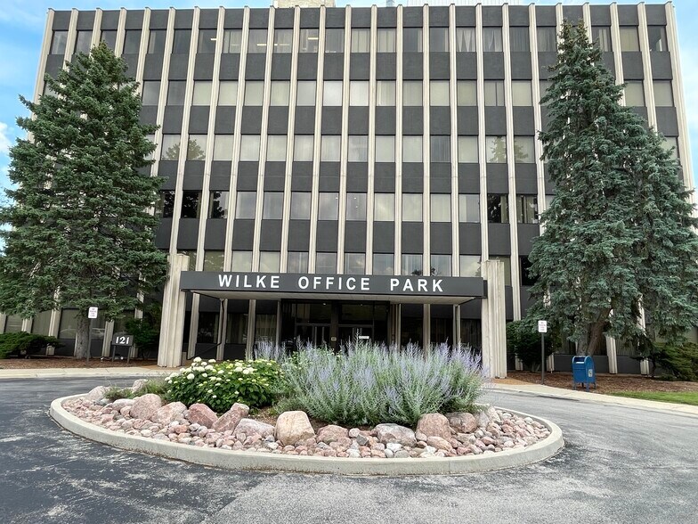 More Photos Of 121 S Wilke Rd, Arlington Heights Medical For Lease