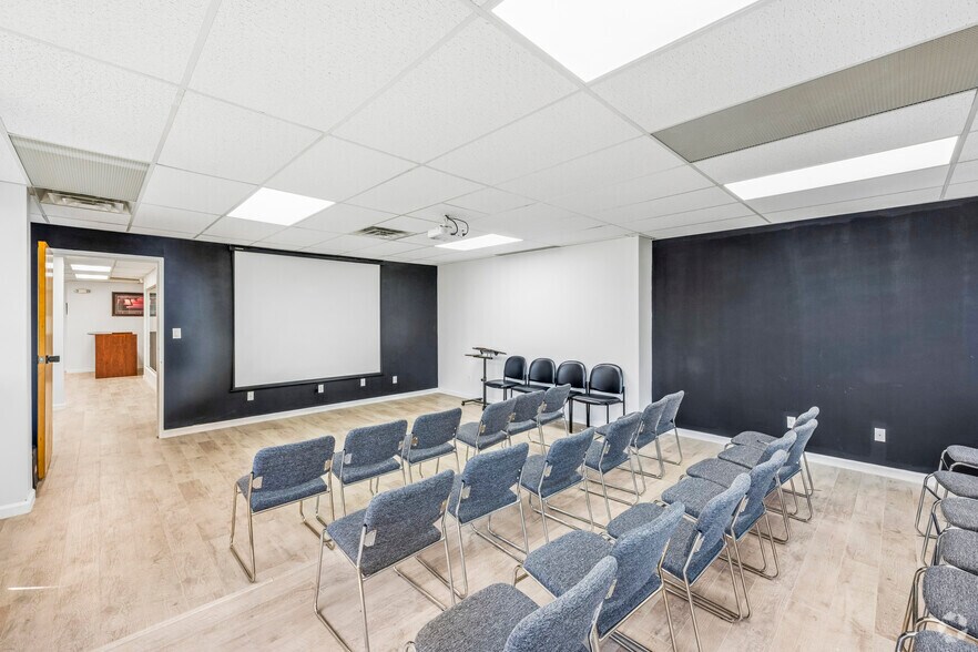 More Photos Of 265 Post Ave, Westbury Medical For Lease