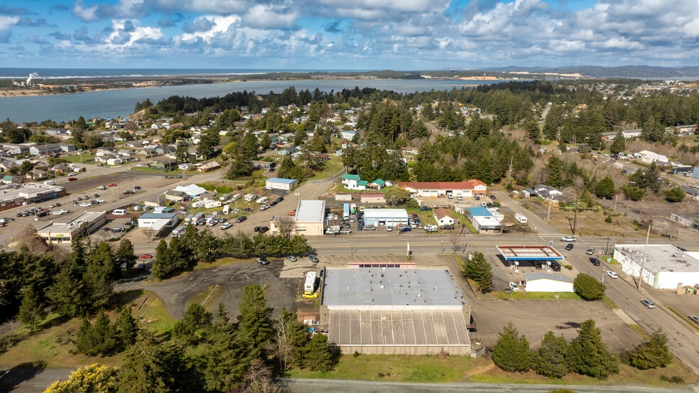 More Photos Of 985 Newmark Ave, Coos Bay Health Club For Sale
