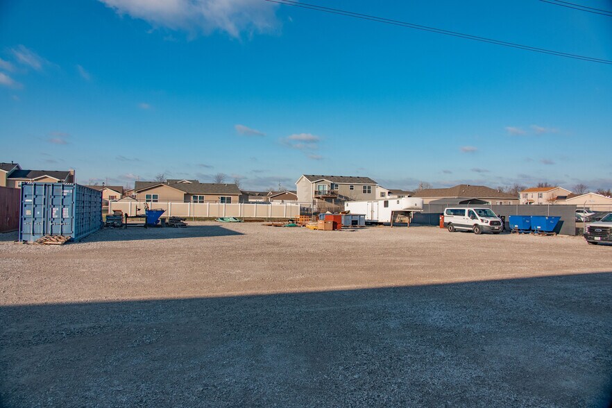 More Photos Of 371 Transpoint Dr, Dupo Warehouse For Lease
