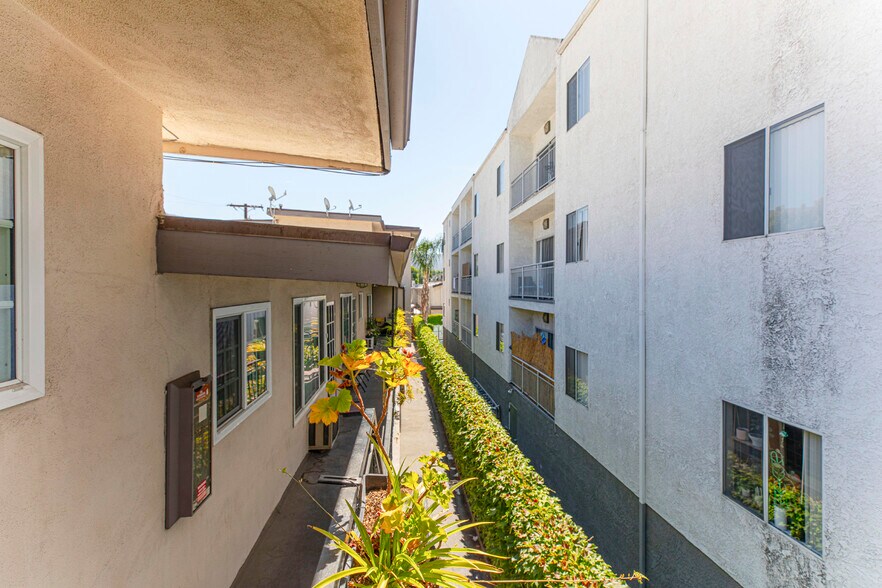 More Photos Of 1814 Grismer Ave, Burbank Apartments For Sale