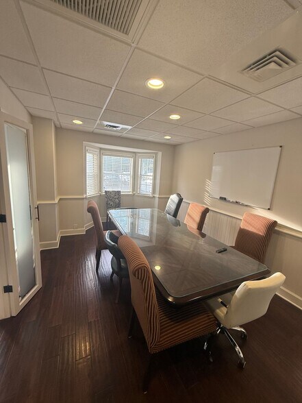 More Photos Of 1680-1684 Metropolitan Cir, Tallahassee Loft Creative Space For Lease