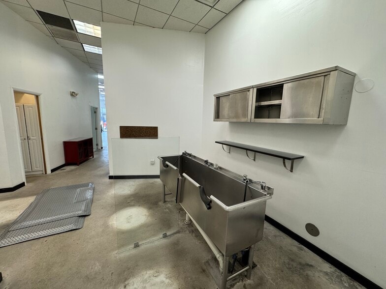 More Photos Of 2000 Harrison St, Hollywood Unknown For Lease
