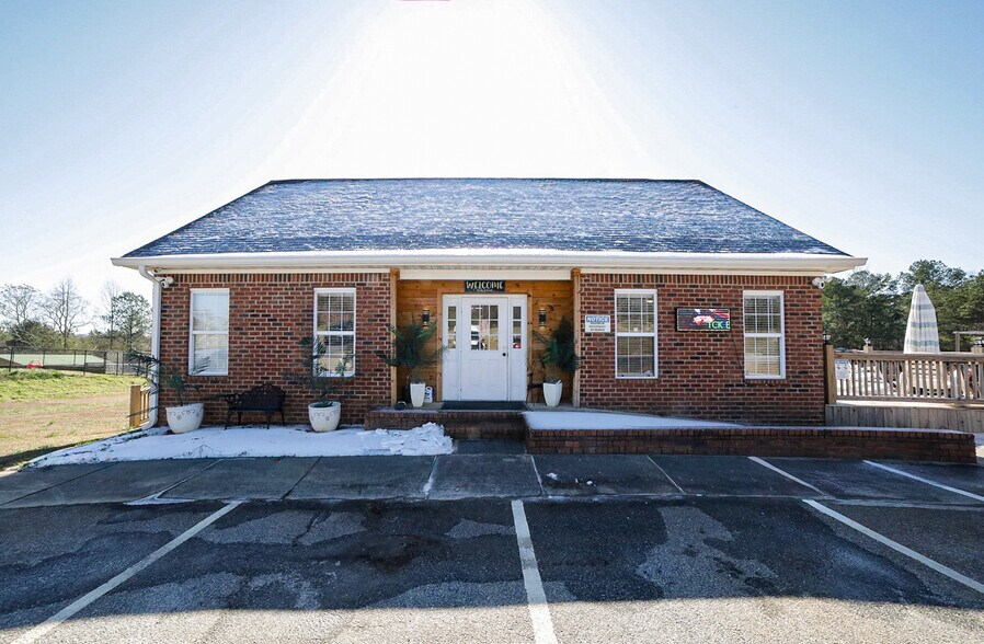 More Photos Of 9 Callaway Dr, Crawford Restaurant For Sale