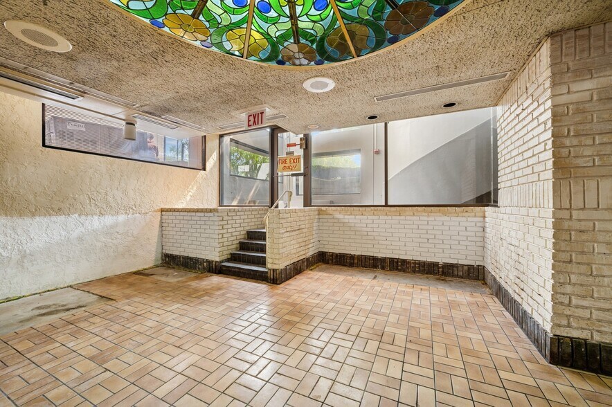 More Photos Of 2020 N Lincoln Park West, Chicago Apartments For Sale