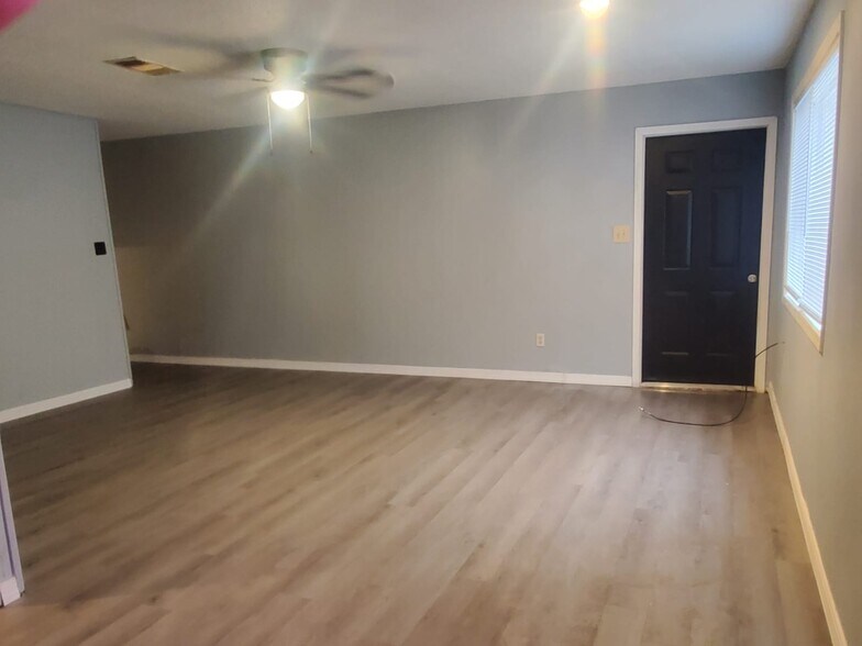 More Photos Of 2100-2108 Sidney St, Pine Bluff Apartments For Sale