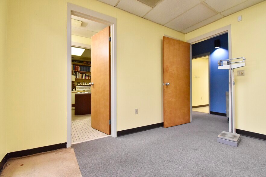 More Photos Of 810 Newman Dr, Helena Office For Sale