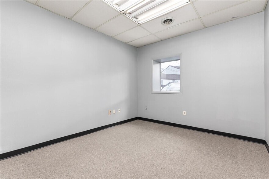 More Photos Of 11 Water St, Front Royal Loft Creative Space For Lease