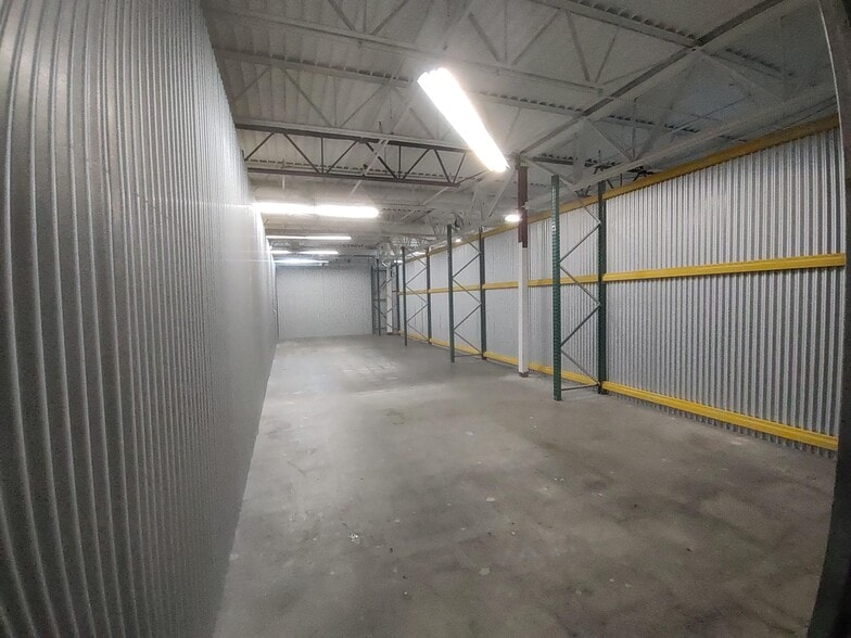 More Photos Of 10949 E Peakview Ave, Englewood Manufacturing For Lease