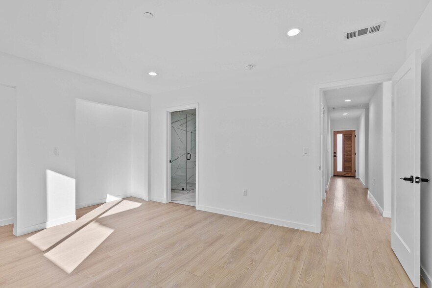 More Photos Of 6842 Cedros Ave, Van Nuys Apartments For Sale