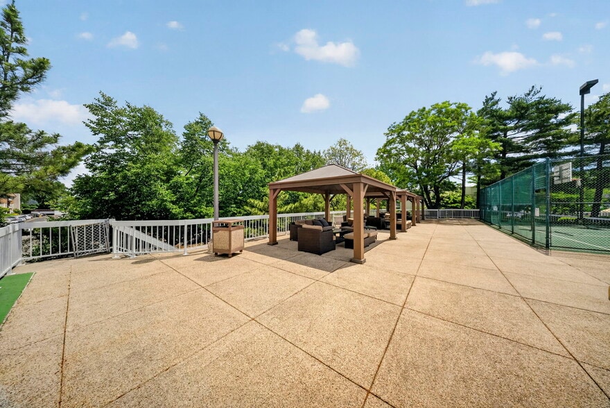 More Photos Of 1033-1077 River Rd, Edgewater Apartments For Sale
