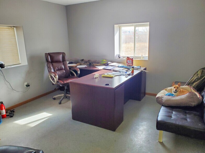 More Photos Of 5039 Petroleum Park Dr, Williston Warehouse For Lease