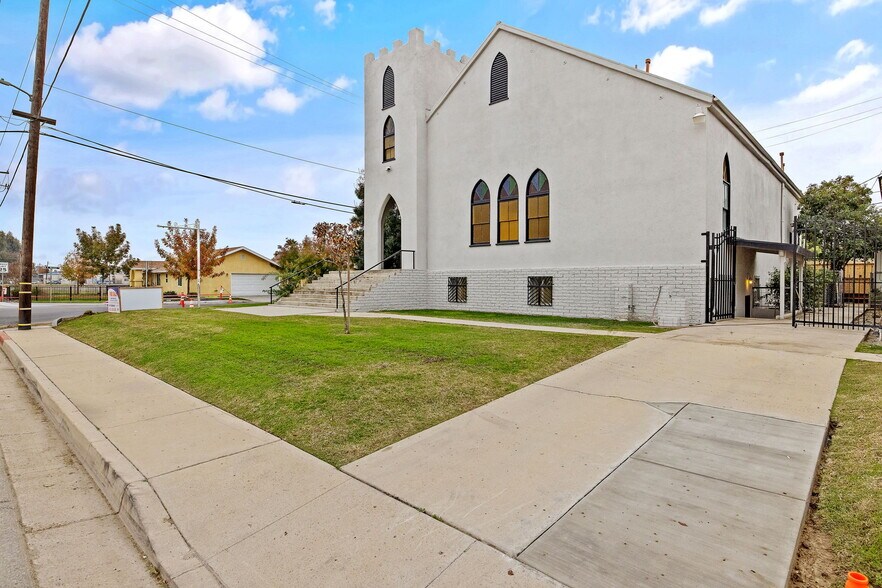 More Photos Of 401 W Lerdo Hwy, Shafter Religious Facility For Sale