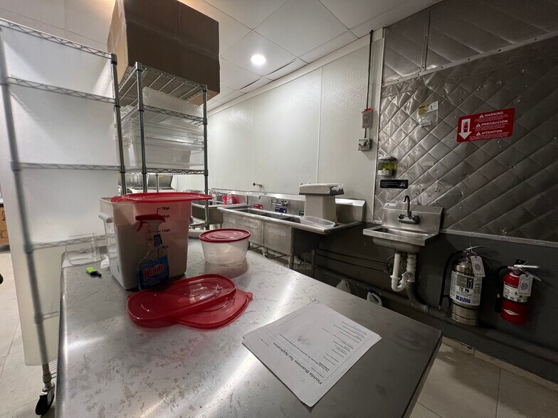 More Photos Of 2210-2220 NE 123rd St, Miami Restaurant For Lease