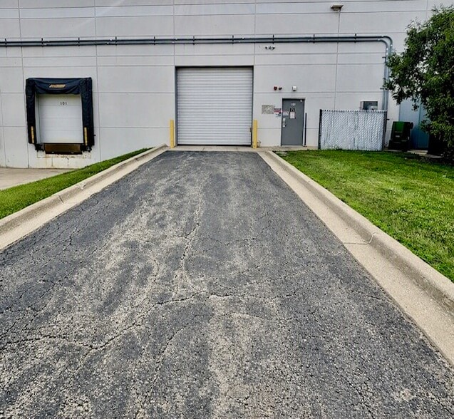 More Photos Of 333 Charles Ct, West Chicago Warehouse For Lease