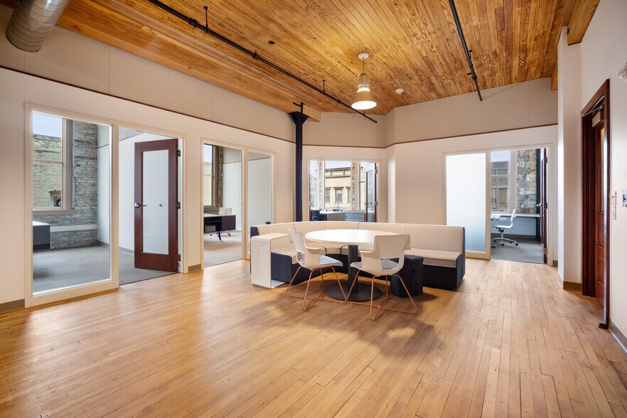 More Photos Of 211 N Franklin St, Port Washington Office For Lease