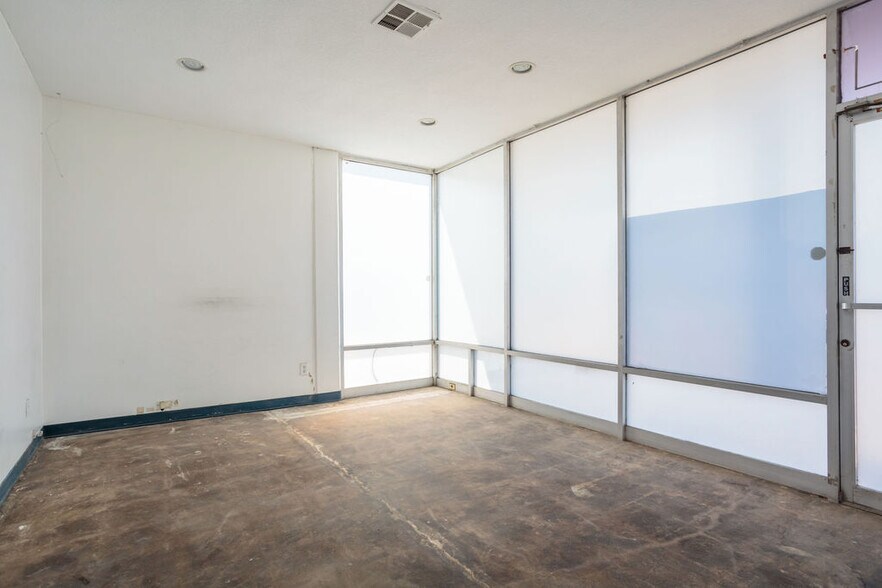 More Photos Of 1001 E Elm Ave, Fullerton Warehouse For Sale