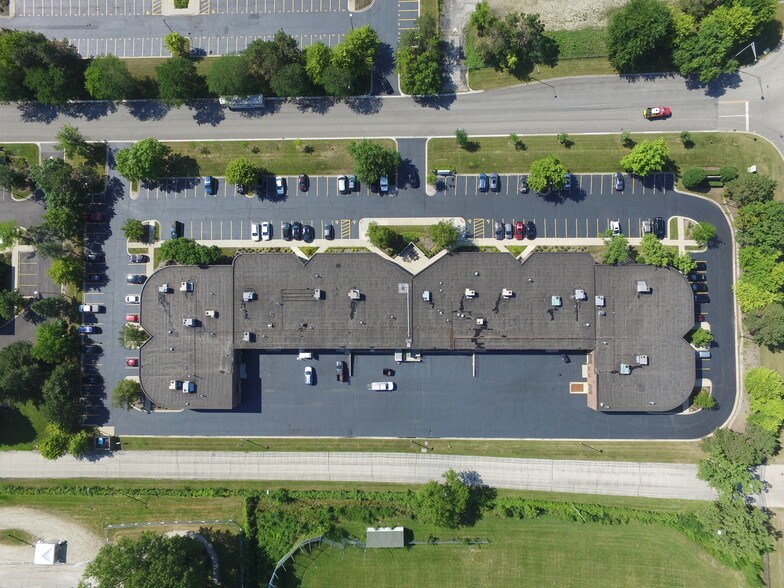 More Photos Of 3550 W Salt Creek Ln, Arlington Heights Light Distribution For Sale
