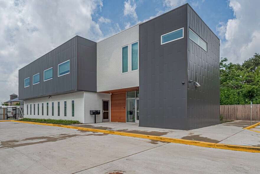 More Photos Of 2535 North Fwy, Houston Office For Lease