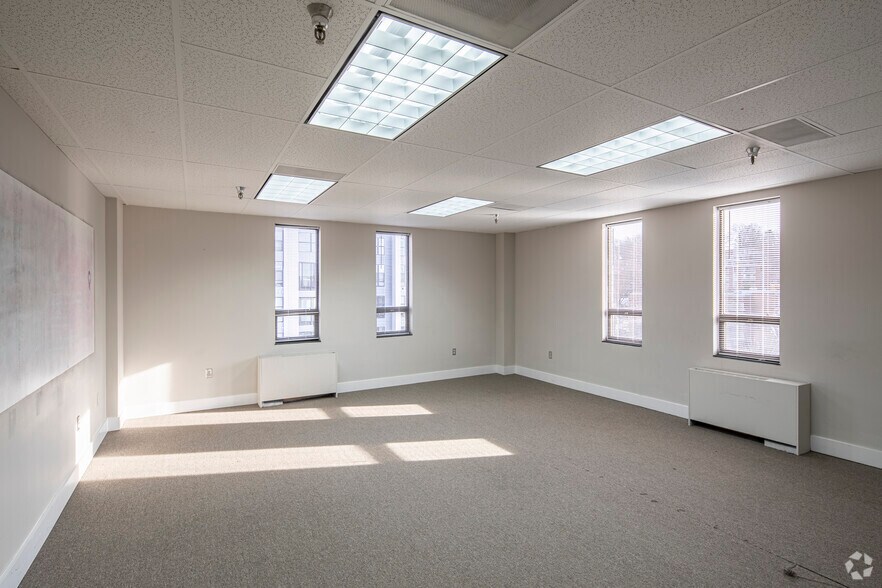 More Photos Of 2560 Huntington Ave, Alexandria Office For Lease