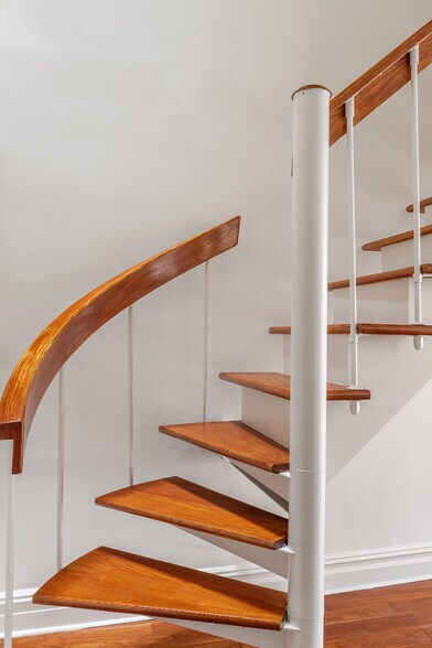 More Photos Of 127 E 69th St, New York Office Residential For Lease