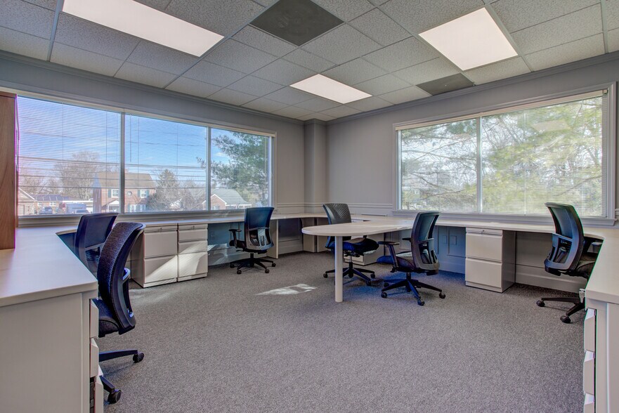 More Photos Of 930 Red Rose Ct, Lancaster Medical For Lease