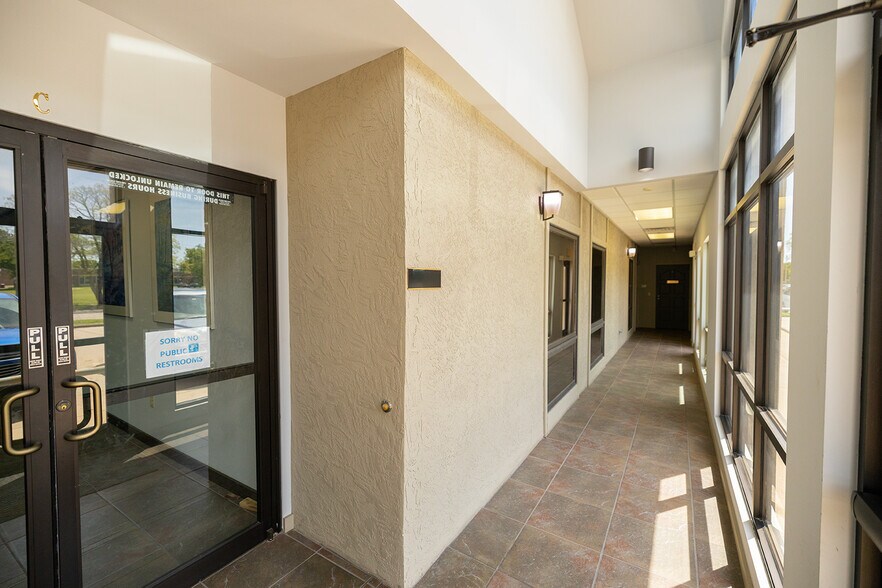 More Photos Of 1020 N Main St, Wichita Medical For Sale