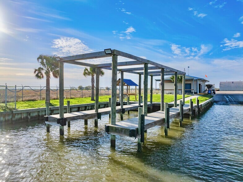 More Photos Of 3902 Highway 146 N, Texas City Marina For Sale