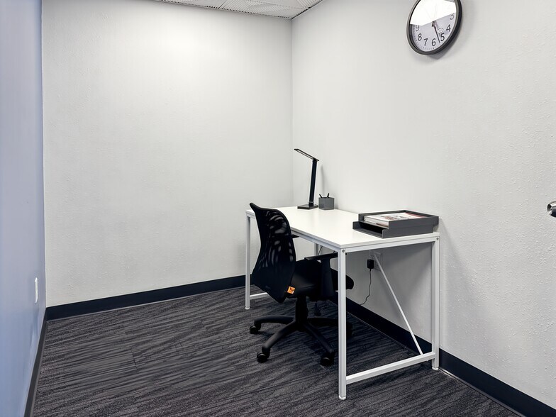 More Photos Of 6450 Farmington Rd, West Bloomfield Coworking Space