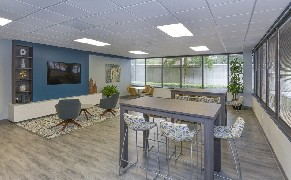More Photos Of 2626 Glenwood Ave, Raleigh Office For Lease