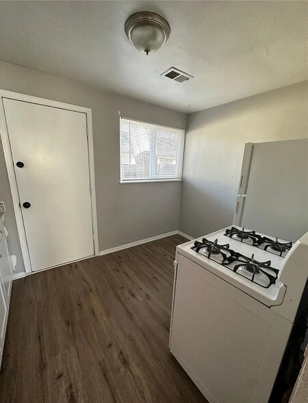 More Photos Of 1143 Akron St, Aurora Apartments For Sale